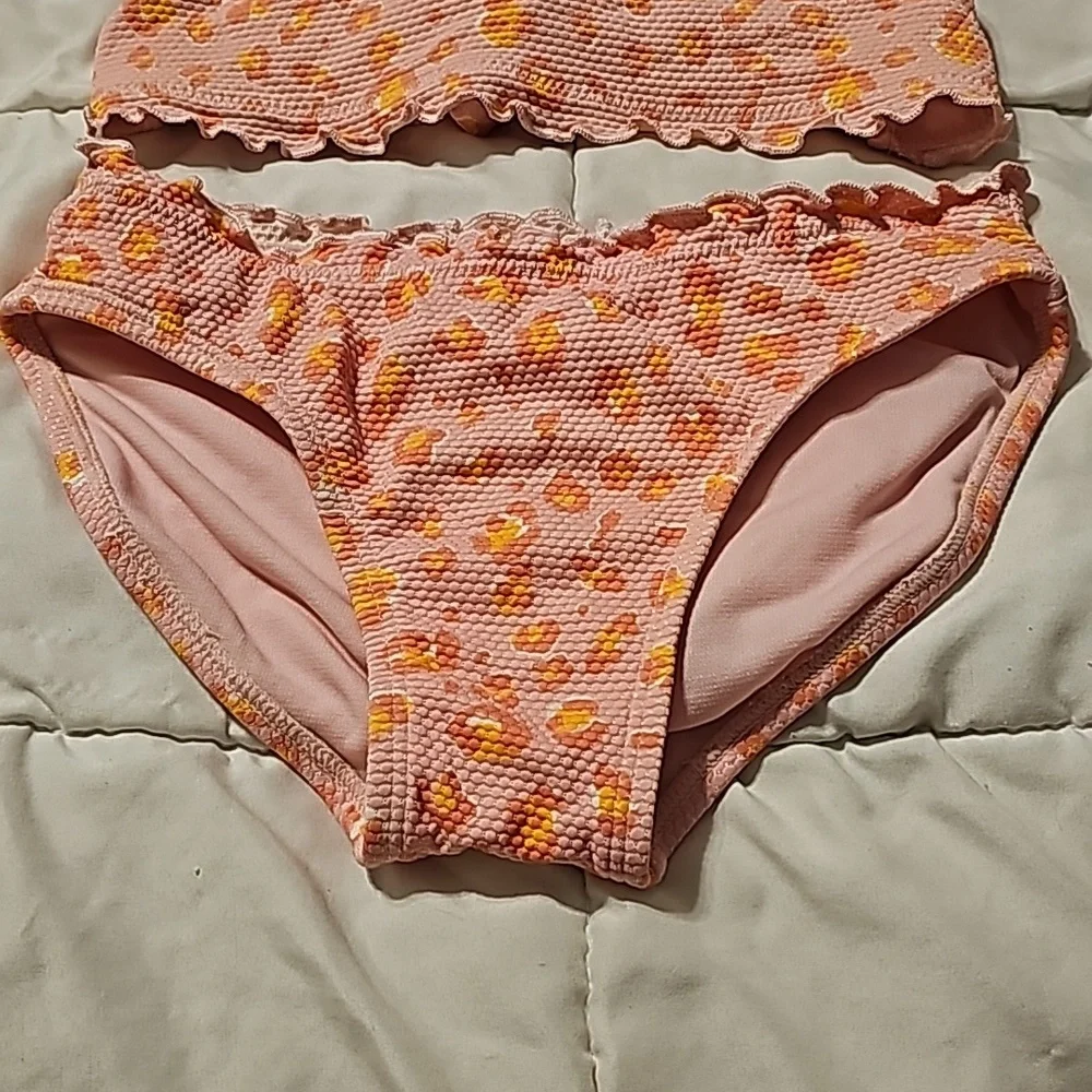 Girls youth 2 piece swimsuit. Art Class sz 8. Great condition.